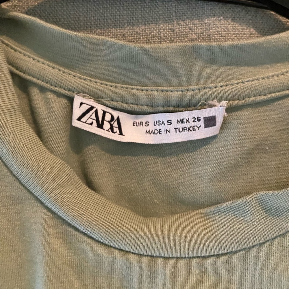 Zara crop top in green, size small - Picture 2 of 3